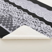 Weiße Zierspitze, abgeschiedener schwarzer Hinterg Sherpadecke (3/4)