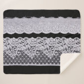 Weiße Zierspitze, abgeschiedener schwarzer Hinterg Sherpadecke (Vorderseite (Horizontal))