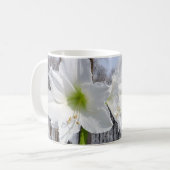 Weißer Amaryllis und Schnee II Kaffeetasse (Vorderseite Links)
