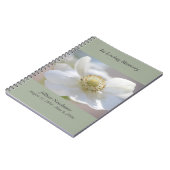 Weißer Anemon in der Nähe Notizblock (Linke Seite)