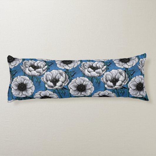 Weißer Anemongarten Seitenschläferkissen (Rückseite)