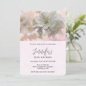 Weißer Apfelblütenfotografie Geburtstag Einladung (Stehend Vorderseite)