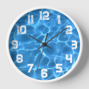 Weißer Athletik-Grunge-Zahlen blauer Swimmingpool Uhr