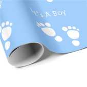 Weißer Babyfuß - es ist ein Jungengeschenk Geschenkpapier (Rolleneckpunkt)