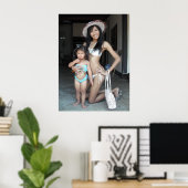 Weißer Bikini und kleines Girl-Poster Poster (Heimbüro)