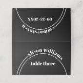 Weißer Bogen und Typografie Schwarz-Minimalistisch Platzkarte (Außenseite Aufgefaltet)