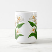 Weißer Calla-Lilien-Strauß mit grünen Blättern Kaffeetasse (Mittel)