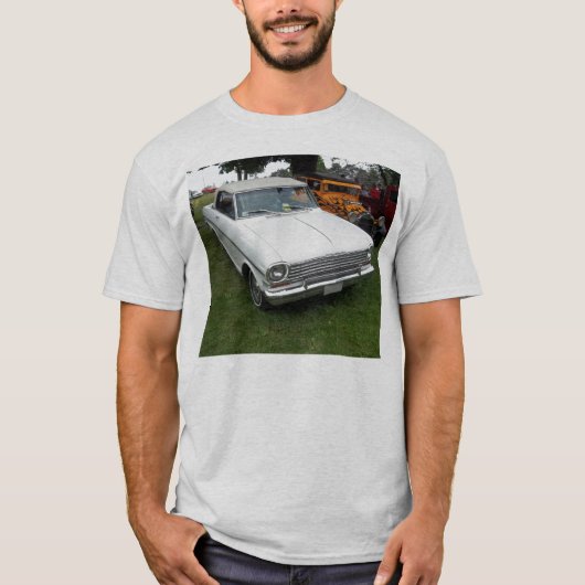 weißer chevy Nova 1963 mit Vorderansicht des T-Shirt (Vorderseite)