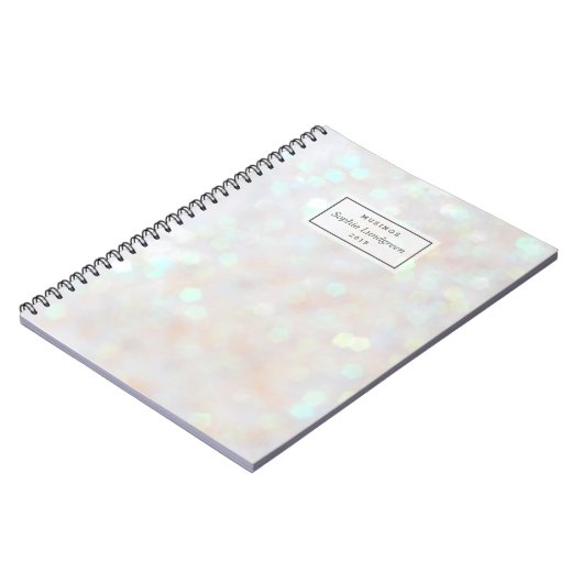 Weißer Confetti beleuchtet personalisiertes Notizblock (Linke Seite)