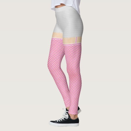 Weißer Denim-Shirt mit warmrosa Fischern Leggings (Links)