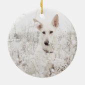 Weißer Deutscher Hirte im Schnee Keramik Ornament (Hinten)