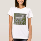 Weißer Egret in Wasser und Grüntöne Naturschaumvog T-Shirt (Vorderseite)