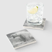 Weißer Eisbär-Jäger auf dem Eis im Wasser Steinuntersetzer (Seitenansicht)