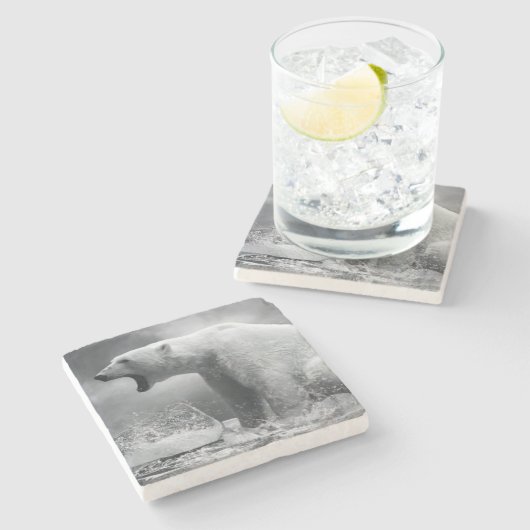 Weißer Eisbär-Jäger auf dem Eis im Wasser Steinuntersetzer (Seitenansicht)