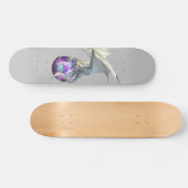Weißer Eisdrache mit magischer Spur Skateboard (Horizontal)