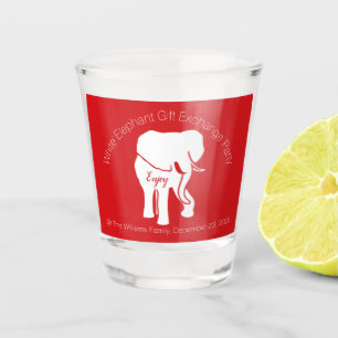 Weißer Elefant auf rotem Schnapsglas