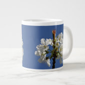 Weißer Frühlingsblut Jumbo-Tasse (Vorderseite Rechts)