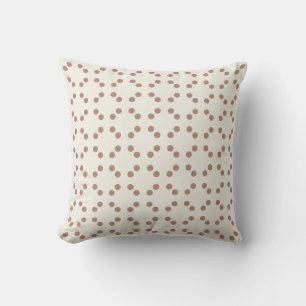 Weißer geometrischer Druck mit braunen Polka-Punkt Kissen