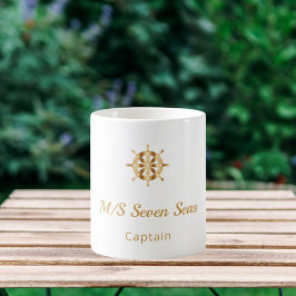Weißer Goldyachtname Lenkradkapitän Kaffeetasse