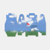 weißer Golfball und Flagge im Gras Geschenkschachtel (Ungefaltet)