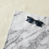 Weißer grauer silberner Glittermarmor des Strandtuch (Beispiel)