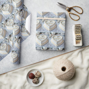Weißer Herz-Kuchen zur Verlobung Geschenkpapier