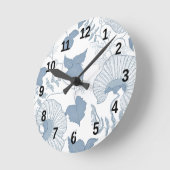 Weißer Hintergrund Delikatesse Blau Japanische Blu Runde Wanduhr (Winkel)
