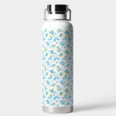 weißer Hintergrund mit blauen Blumen und grünem Le Trinkflasche (Rückseite)