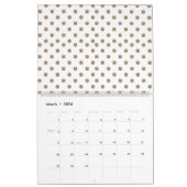 weißer Hintergrund mit braunen Polka-Punkten Kalender (Mär 2026)