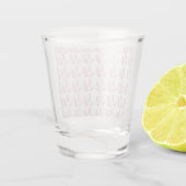 weißer Hintergrund mit rosa Blätter Schnapsglas (Rückseite)