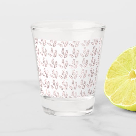 weißer Hintergrund mit rosa Blätter Schnapsglas (Vorderseite)