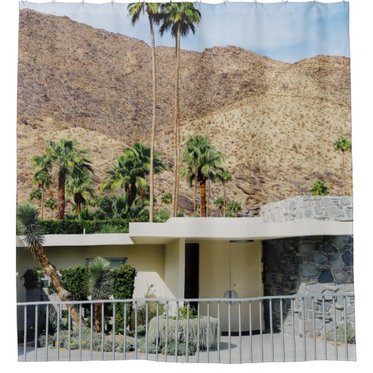 WEISSER HOLZZENTRUM IN DER NÄHE DES GRÜNEN PALMBÄU DUSCHVORHANG (Vorderseite)