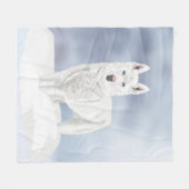 Weißer Husky im Schnee Fleecedecke (Vorderseite (Horizontal))