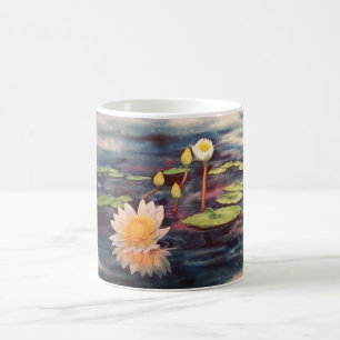 Weißer Kaffee-Tasse mit den Wasserlilien, die Kaffeetasse