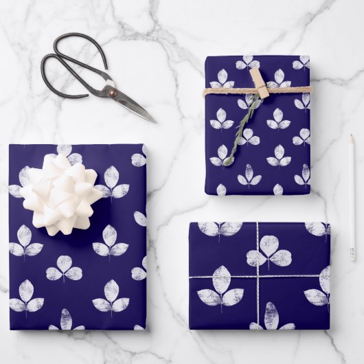 Weißer Klee Marineblau Geschenkpapier Set (Vorderseite)