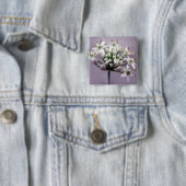 Weißer Knoblauchchive Blüten auf Lila Button (Beispiel)