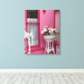 Weißer Korb auf Rosa - Martha's Vineyard Leinwanddruck (Insitu (Holzboden))