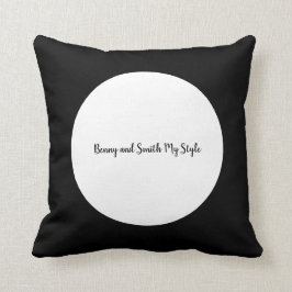 Weißer Kreis auf schwarzem Benny und Smith meine Kissen