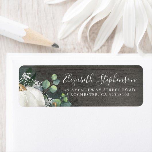 Weißer Kürbis und Gipskraut Rustikaler Fall (Insitu)