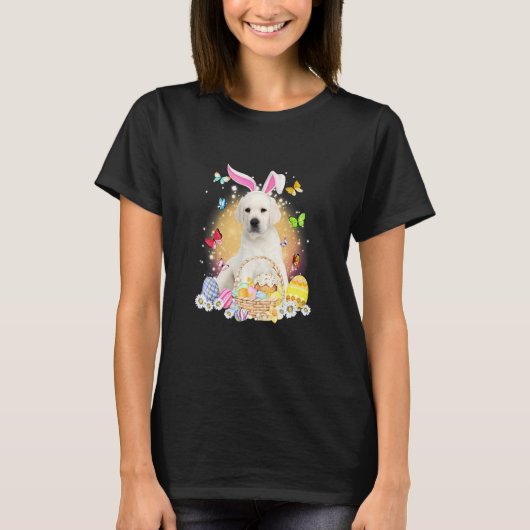 Weißer Labrador Hund mit Ostereier-Körbchen T-Shirt (Vorderseite)