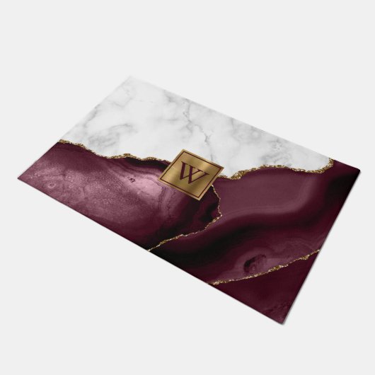 Weißer Marmor Gilded Burgundy Agate Monogram Fußmatte (Schrägansicht)