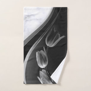 Weißer Marmor mit grauen, unterbelichteten Tulpen Handtuch