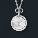 Weißer Marmor mit Personalisiertem Monogramm und N Armbanduhr<br><div class="desc">Weißer Marmor mit Personalisiertem Monogramm und Namensgeschenk mit Monogramm und Namen in grau modernen sans serif Schriftart Stil auf weißem Marmorboden. Perfekt als Brautmädchen und Trauzeugen Geschenk, Feriengeschenk, Familiengeschenk Wiedersehen und Geschenk für alle besondere Anlässe. Bitte beachten Sie: Die Marmordetails werden im Kunstwerk simuliert. Bei der Herstellung dieses Produktes wird...</div>