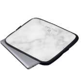 Weißer Marmor mit Personalisiertem Monogramm und N Laptopschutzhülle (Vorne Knopf)