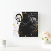 Weißer Marmor, schwarz, goldfarbener Fliesenboden Quadratische Wanduhr (Zuhause)