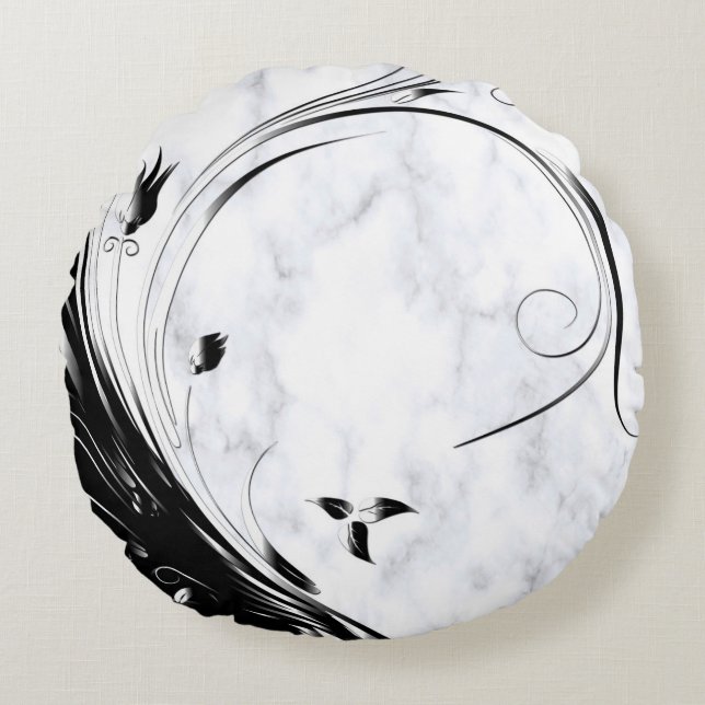 Weißer Marmor, schwarze Filigree Grafik Rundes Kissen (Vorderseite)