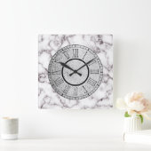 Weißer Marmor und Grau mit Silber und römische Zah Quadratische Wanduhr (Zuhause)