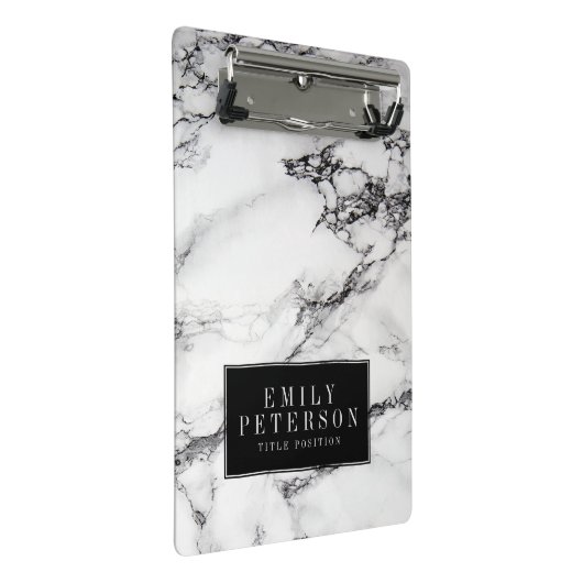 Weißer Marmorstein mit schwarzem Hintergrund Mini Klemmbrett (Schrägansicht)