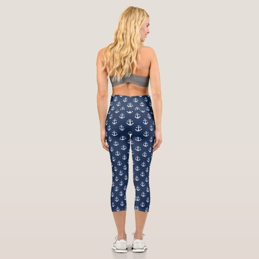 Weißer Nautikanker auf marineblarem Hintergrund Capri Leggings (Rückseite)