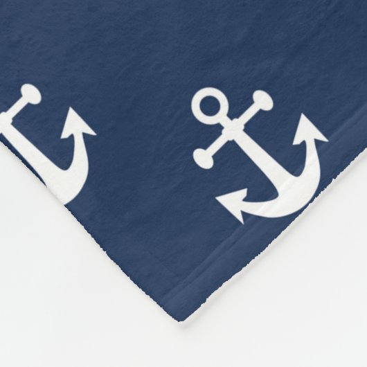 Weißer Nautikanker auf marineblarem Hintergrund Fleecedecke (Ecke)